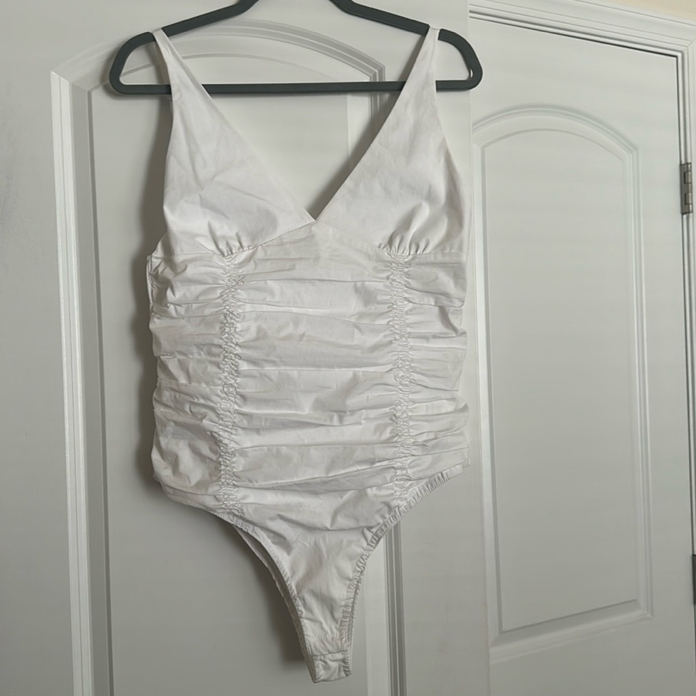 Zara XL White ruched bodysuit. Stretch back.